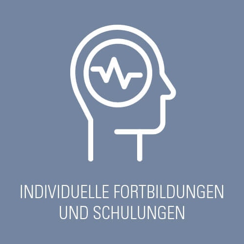 Wissen erweitern Kopf mit Kurvendiagramm – steht für individuelle Fortbildungen und persönliche Entwicklung im Unternehmen.