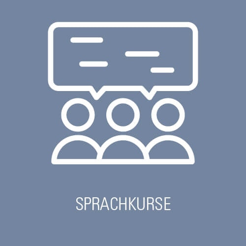 Sprachkurse Drei Personen mit Sprechblase – Symbol für angebotene Sprachkurse zur persönlichen Weiterentwicklung