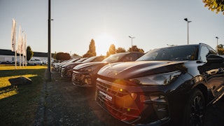 Ihr Cupra Autohaus CUPRA Modelle beim Cupra Autohaus im Sonnenlicht
