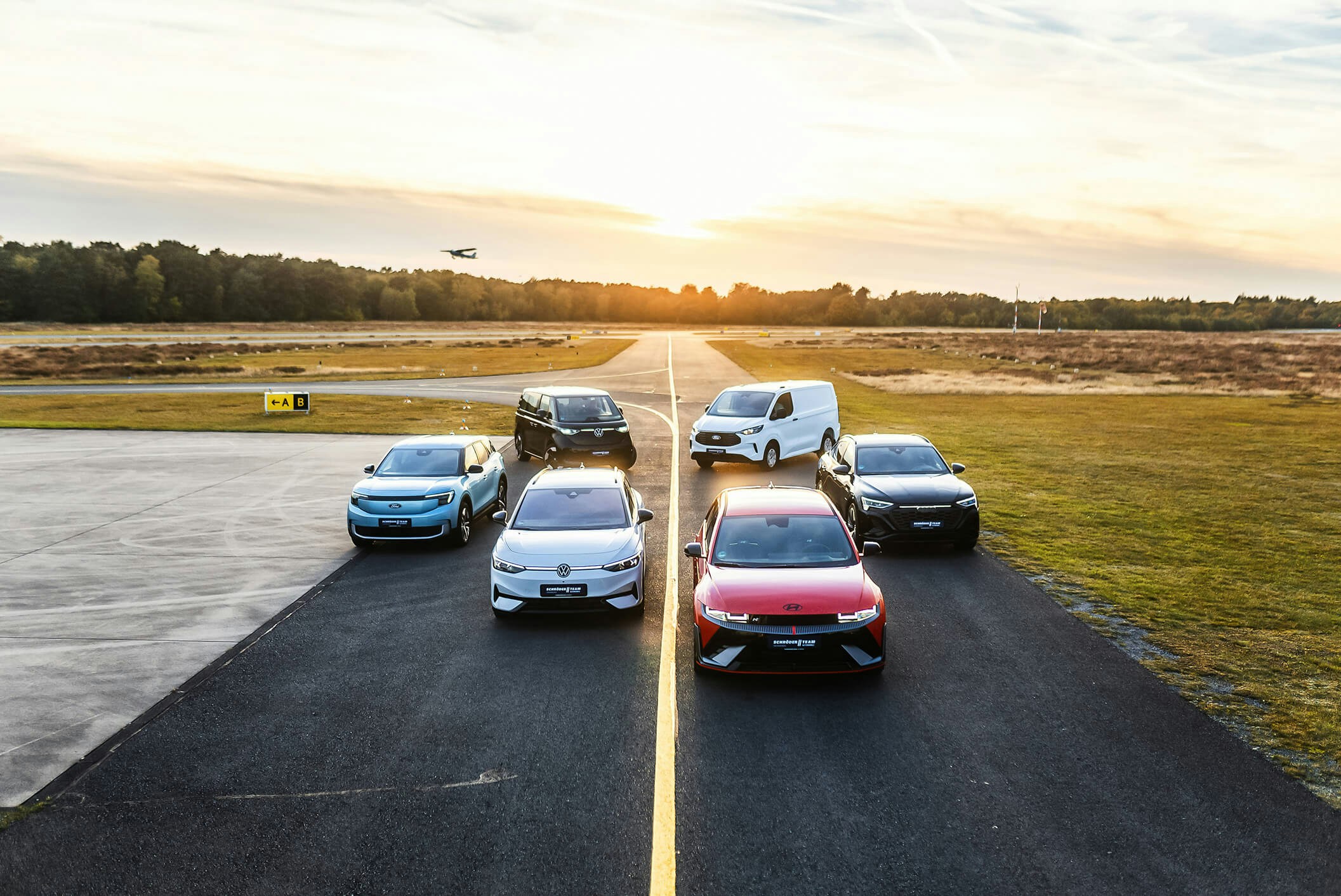 Unsere Automarken im Überblick Fahrzeuge aller Automarken vom Schröder Team auf Flugplatz